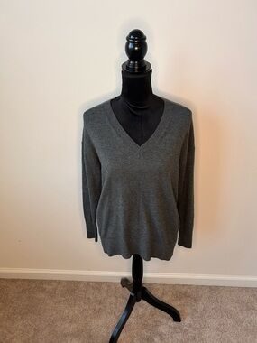 LOFT Men's V-Neck Sweater - Charcoal